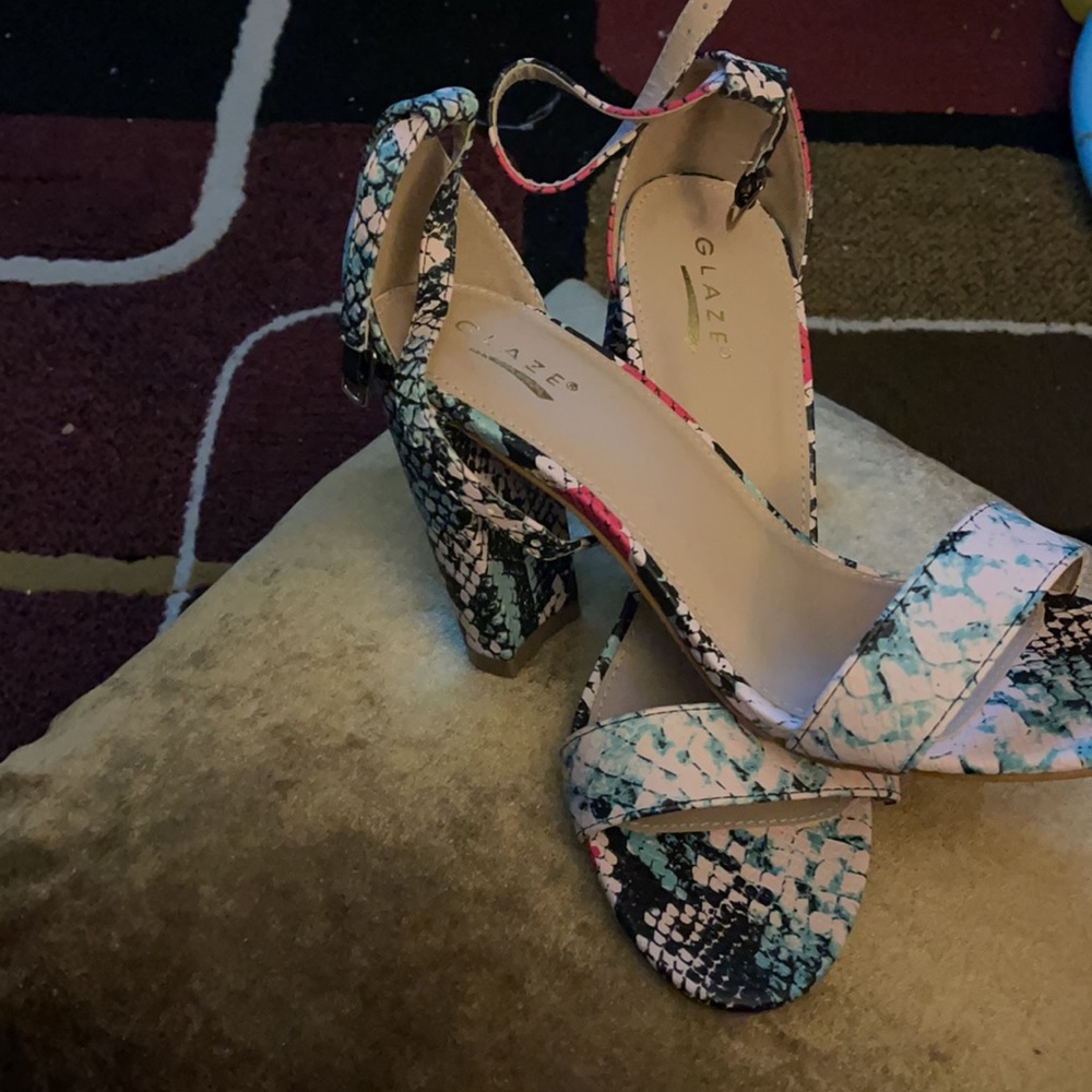 Heels - Picture 2 of 3